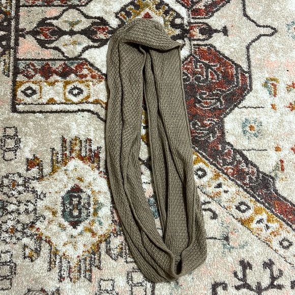 Brown Knit Scarf (MAKE AN OFFER) - Picture 2 of 3